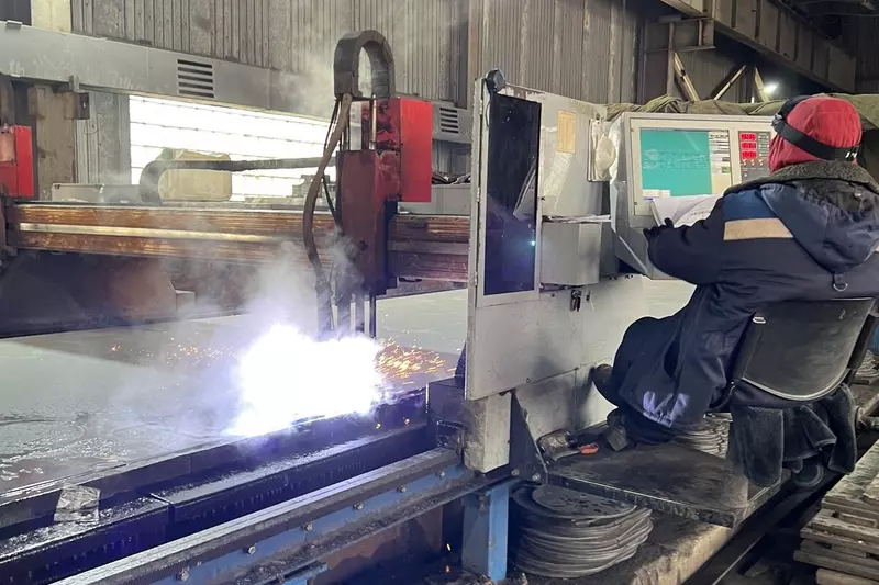 Фото 2 для публикации «Судостроительно-судоремонтный завод имени Ленина: ССЗ имени Ленина начал резку металла для новой серии сухогрузов проекта 81»