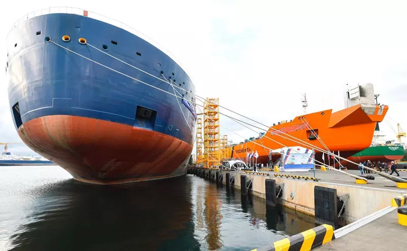 На СЗ Звезда состоялось имянаречение двух арктических танкеров