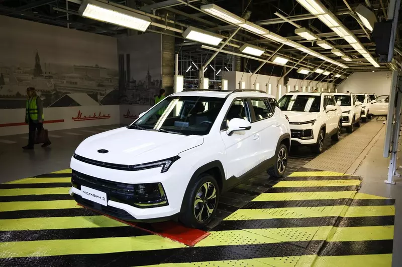 Началась серийная сборка автомобилей Москвич