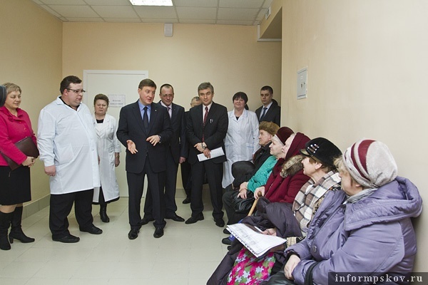 На фото: Андрей Турчак в поликлинике при Опочецкой районной больнице