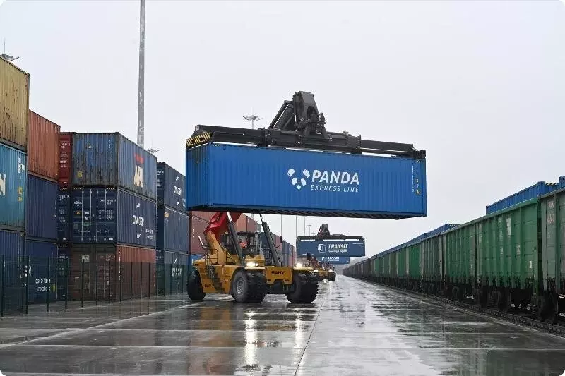 В Свердловской области начал работу транспортно логистический центр Уральский