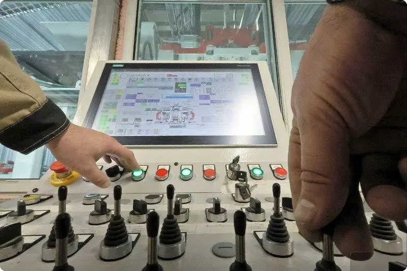 2 для «производство стройматериалов: В Свердловской области открылся завод по производству тротуарной плитки»