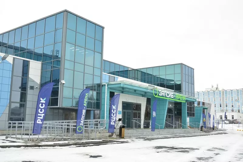 Фото #1 для «Спортивные объекты: Открыт первый в Кузбассе крытый футбольный манеж Запсиб Арена»