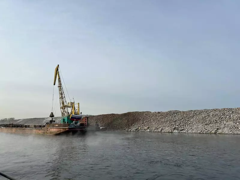 Фото №1 для статьи «Судостроение и судоходство : Завершена реконструкция гидротехнических сооружений и водных путей Енисейского бассейна»