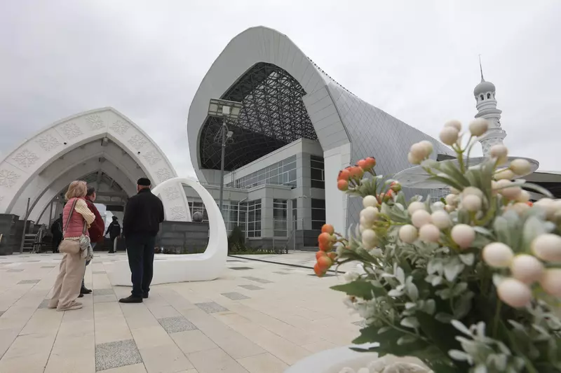 Фото 2 для публикации «спецтехника и логистика: Новый железнодорожный вокзал открылся в Грозном»