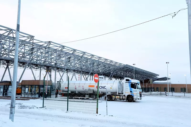 #2 для новости «спецтехника и логистика: Открыто движение через реконструированный пункт пропуска Кани Курган на границе с Китаем»