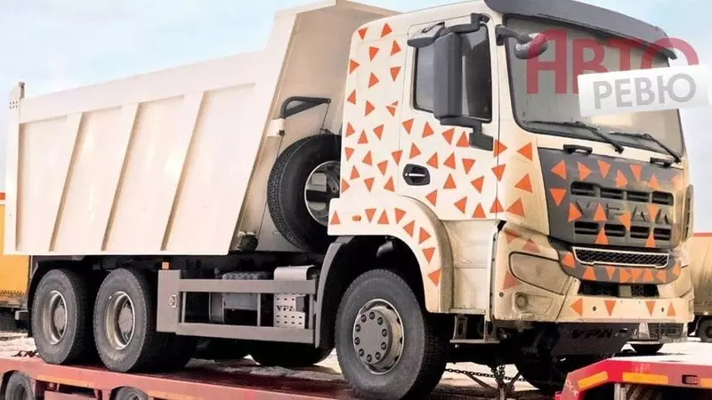 Иллюстрация №1 для «Фотофакты: Автозавод Урал готовит дорожный грузовик нового поколения»