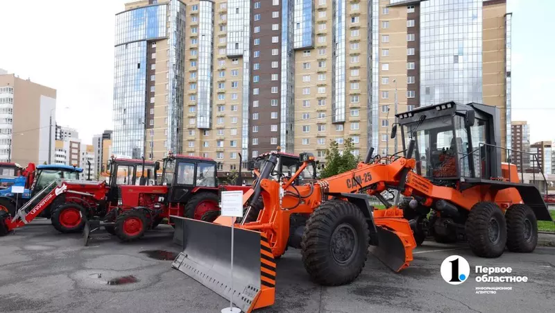 Иллюстрация #6 для публикации «Муниципалитеты Челябинской области получили новую дорожную технику»