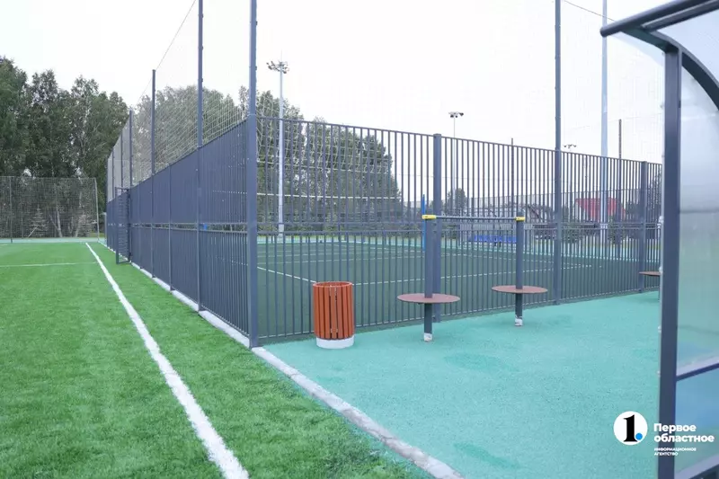 Фото №3 для публикации «Полетаево: В поселках Челябинской области открылись стадионы с трибунами и тренажерами»
