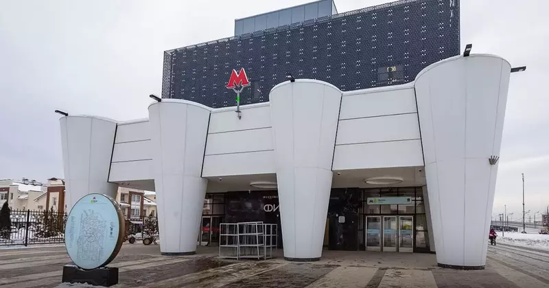 В Москве открыли новые вестибюли станций метро Каширская и Физтех