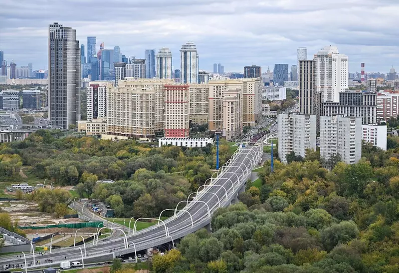 В Москве открыта новая дорога развязка между улицами Мосфильмовская и Лобачевского