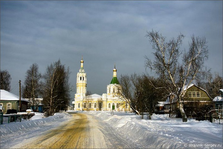 Георгиевский храм в праздничный день