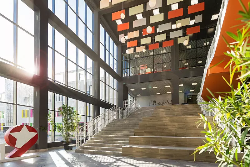 №9 для «В Сочи открыли уникальную школу на 1100 мест»