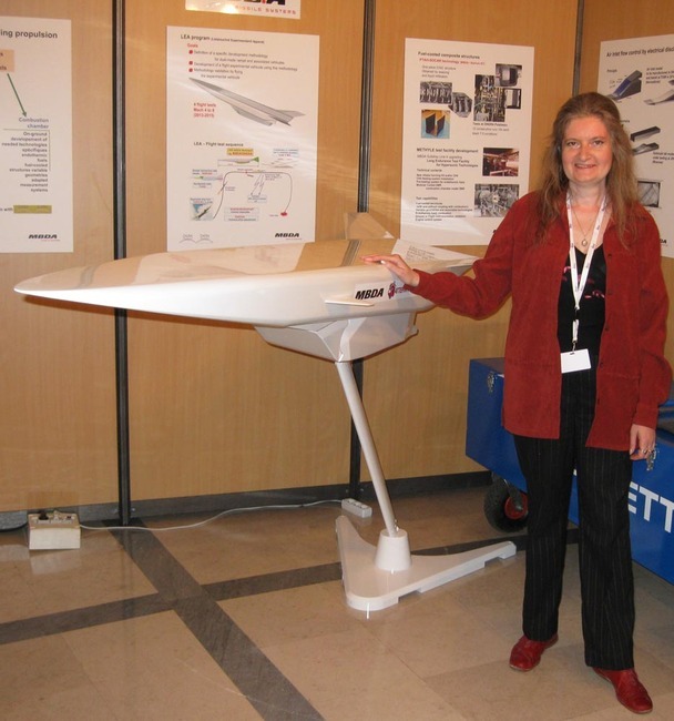 На фото: Молевич Н.Е. на Третьей Европейской Конференции по Аэрокосмическим наукам. 3 EUCASS, Версаль, Франция, 2009г.