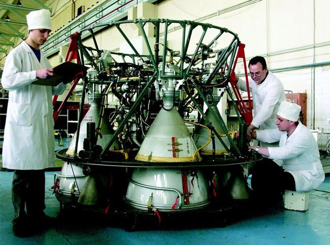 Сборка двигателя РД-0110 для ракет-носителей - www.vmzvrn.ru