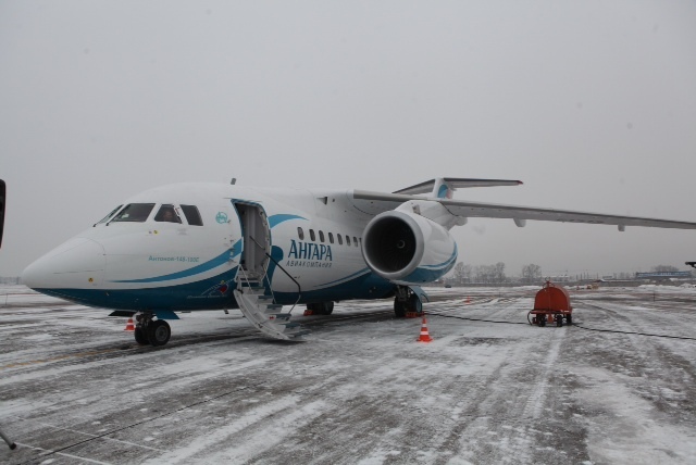 первый самолет АН-148, поставленный в лизинг в рамках программы "Модернизация парка региональных воздушных судов. Аэропорт "Иркутск" (30 октября 2012 года)