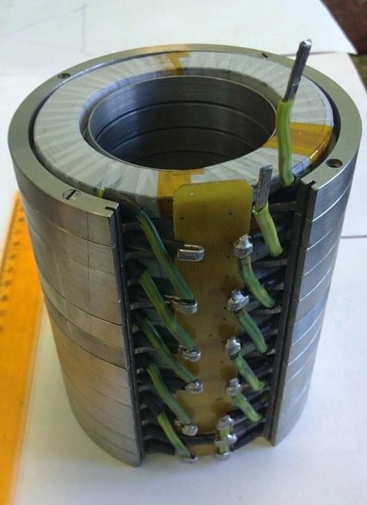 Вариант статора цилиндрического линейного вентильного двигателя с тремя симметричными пазами