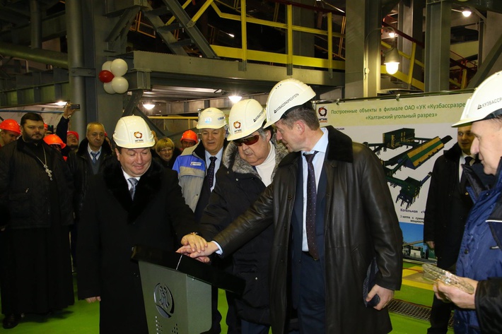 Губернатор Кемеровской области Аман Тулеев и генеральный директор УГМК Андрей Козицын приняли участие в открытии новой обогатительной фабрики на Калтанском угольном разрезе