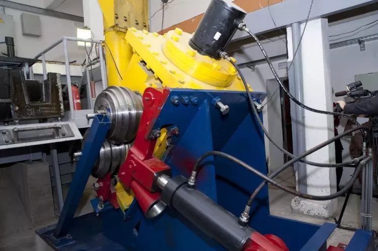 Металлический клей для автомобилей самолетов и ракет разработали в СФУ