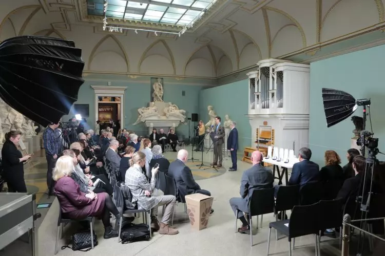 №5 для поста «Выдающимся ученым вручили премию»