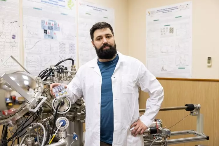 Иллюстрация 2 для публикации «наука: Энергия для космоса чем интересны перовскитные солнечные панели и как их создают в России»