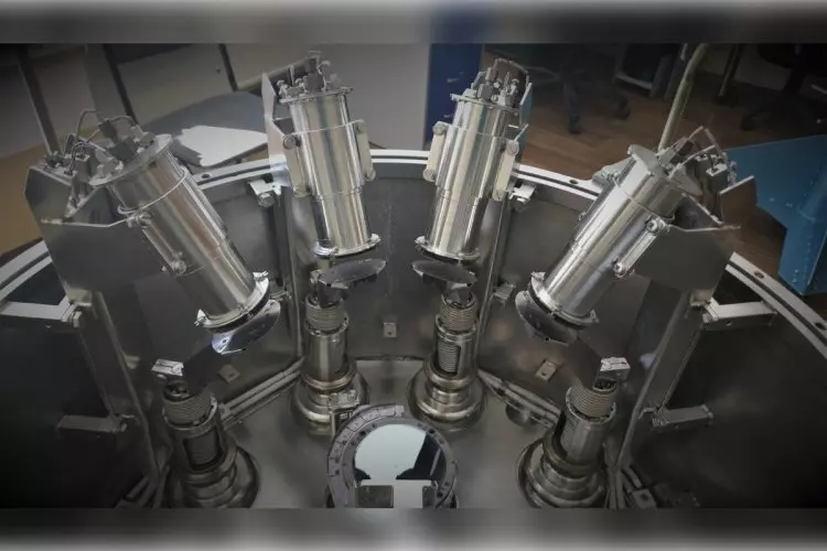 Изображение №1 для новости «Космонавтика: Впервые в российской науке полупроводниковые пленки выращены в открытом космосе»