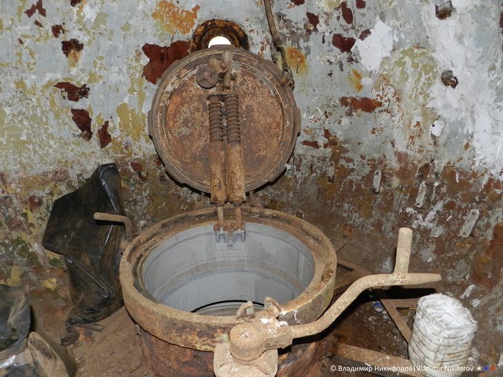 Внутри спасательной капсулы ПЛ "Бентос". Фото из архива В.Никифорова