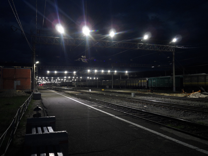 Освещение железнодорожной станции Таксимо (Восточно-Сибирская железная дорога) в тёмное время суток.