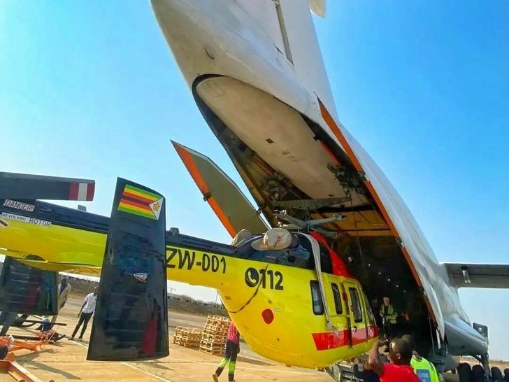 Санитарный вертолет «Ансат» и автомобиль скорой помощи передали для нужд экстренных служб Зимбабве
