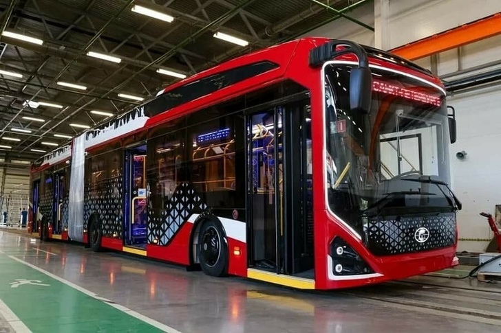 В Петербурге состоялся предпремьерный показ нового электробуса 