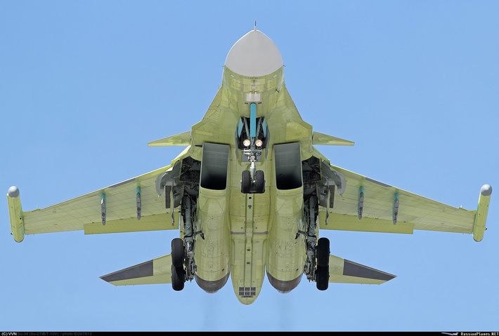 Проходящий заводские испытания очередной фронтовой бомбардировщик Су-34, изготовленный для ВКС России по программе 2017 года на Новосибирском авиационном заводе имени В.П. Чкалова ПАО "Компания Сухой". Новосибирск, апрель 2017 года (с) VVN / russianplanes.net