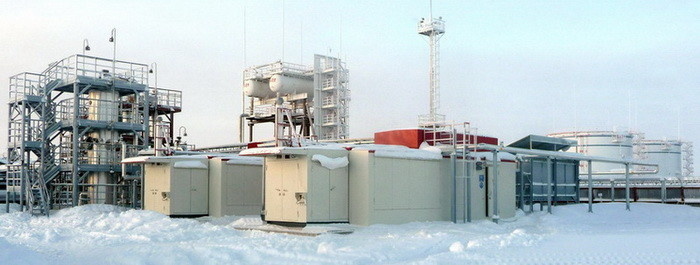 ДНС-3 Северо-Лабатьюганского месторождения. Компрессорные установки перекачивают попутный газ с отрицательными значениями по давлению на входе (от -0,02 МПа изб.)