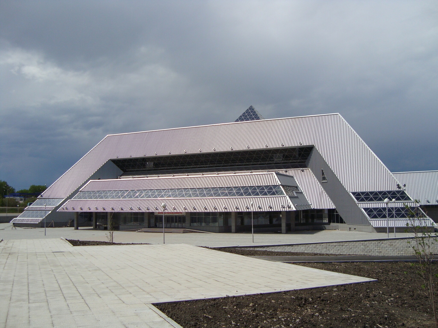 Иркутский ледовый дворец "Айсберг"