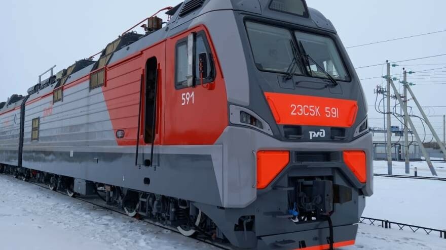 Шесть новых российских грузовых локомотивов «Ермак» поступили на Западно-Сибирскую железную дорогу