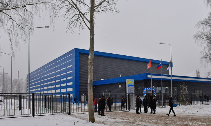 В брянском поселке Климово открыта новая ледовая арена