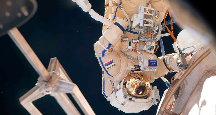 Выход в открытый космос в космических часах Константина Чайкина