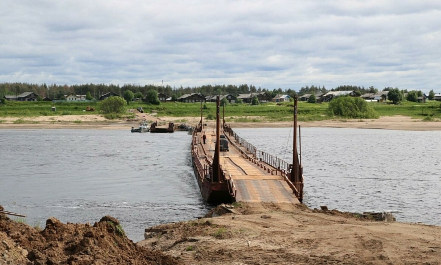 В Архангельской области установлен новый наплавной мост