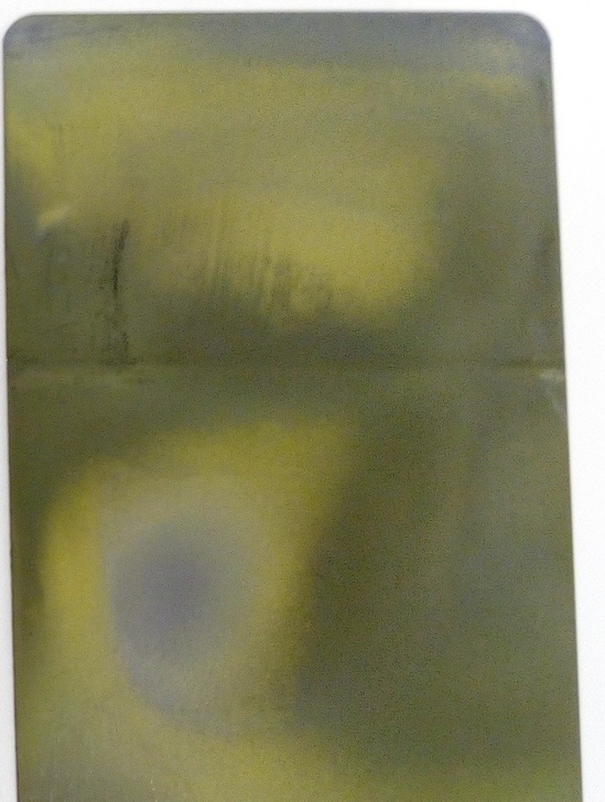 Окисление дисульфида молибдена в составе покрытия (серый цвет) с образованием триоксида молибдена (желтый цвет) при нагреве более +400 ºС