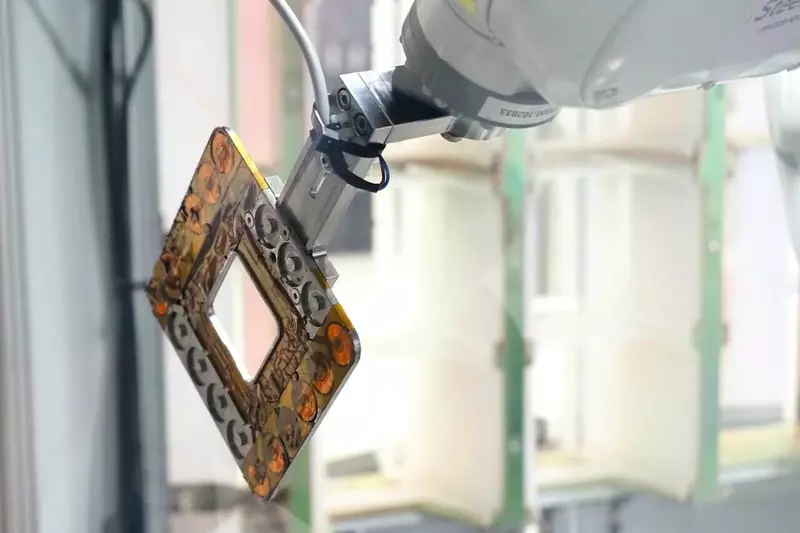 Иллюстрация 15 для «Обзор В апреле 2025 года в России были открыты 24 новых производства»