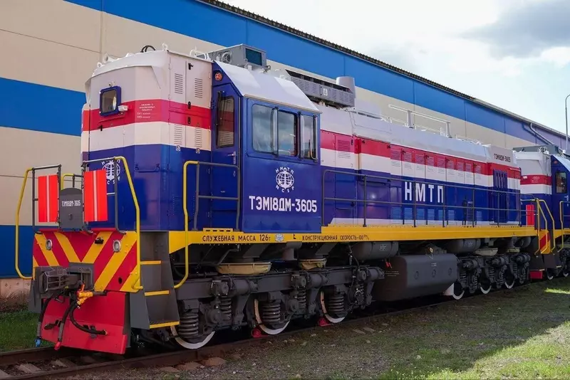 Маневровые тепловозы ТЭМ18ДМ поставлены в Новороссийский морской торговый порт