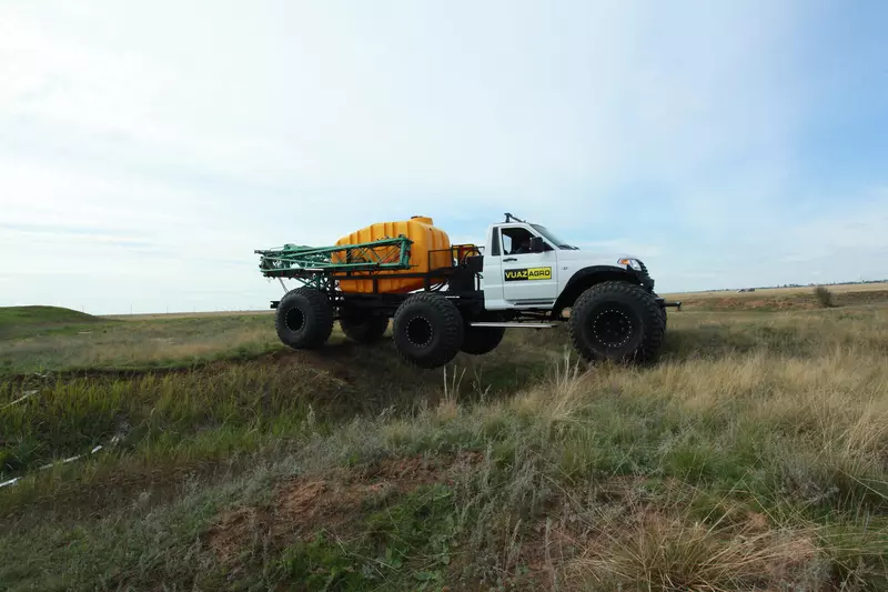 7 для «самоходный разбрасыватель: Феррейра Опасо Дмитрий Мы разработали универсальную машину для Минобороны и Сельского Хозяйства РФ»