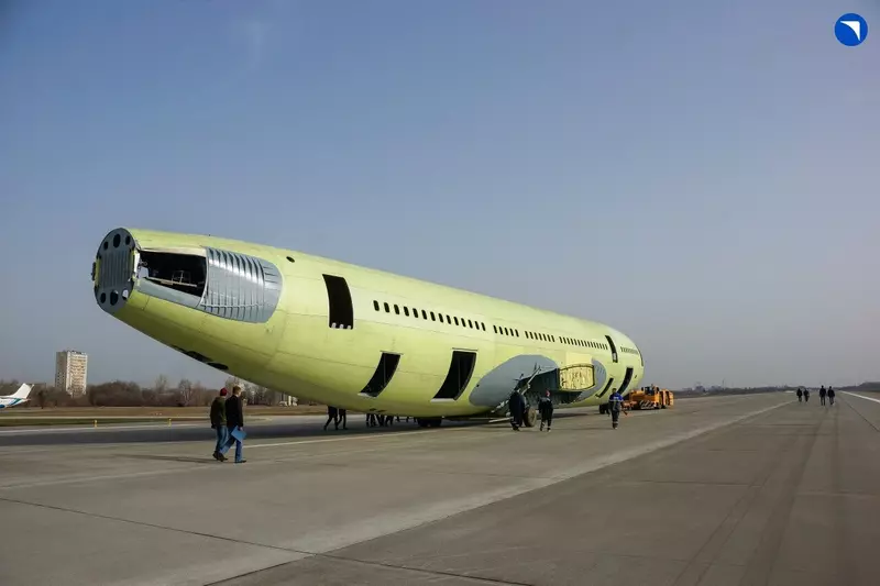 Строительство очередного серийного самолета Ил 96