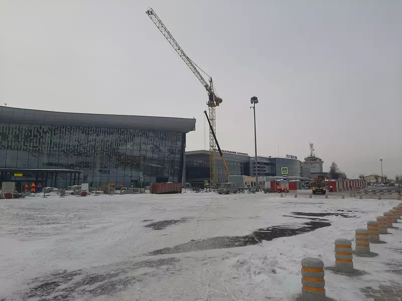 Новый терминал за месяц до открытия (фото автора)