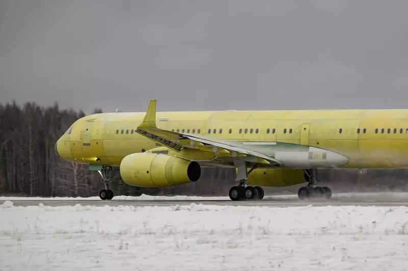 Изображение 1 для статьи «Авиация: Первый час в небе новый Ту 214 завершил испытательный полёт на отечественных двигателях»