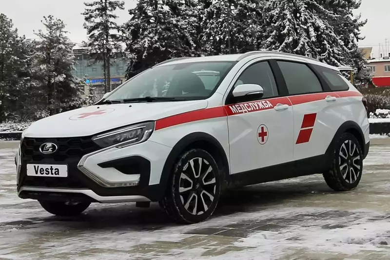 №2 для публикации «спецтехника и логистика: Завод Промтех показал реанимобили включая с системой подъема коляски на крышу»