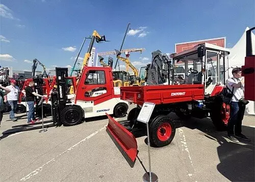 Российский производитель представил в Москве трактор с дистанционным управлением