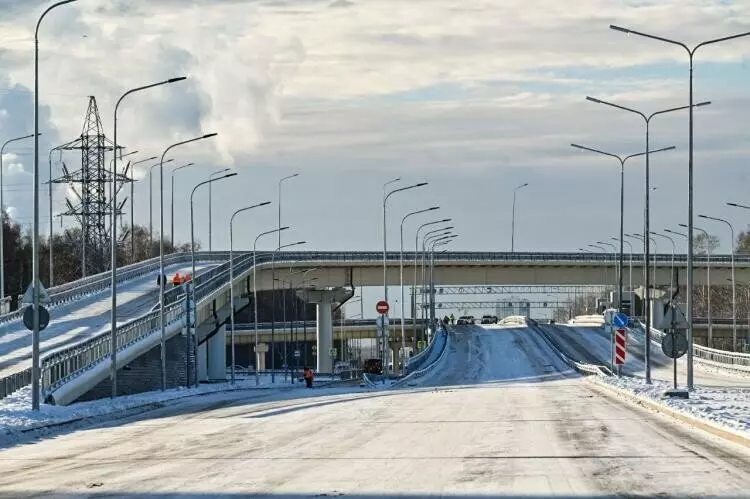 Картинка №2 для поста «Тюмень: В Тюмени открыли движение по третьему уровню развязки на Мельникайте Дружбы»