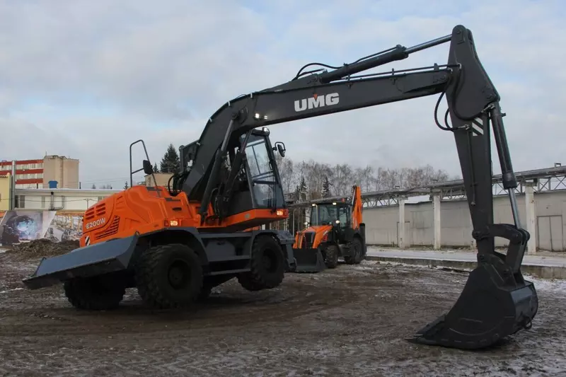 2 для статьи «UMG СДМ: Российская компания представила новые модели колёсной строительно дорожной техники»