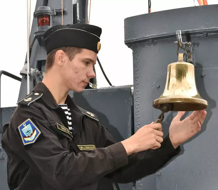 Фото №2 для новости «Амурская область: Детский морской центр Свободного торжественно принял во флотилию катер Бурея»