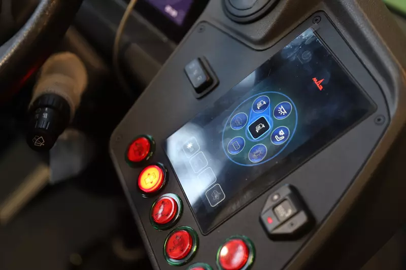 Изображение 4 для «МАЗ 303Е23 первый полностью локализованный электробус Беларуси и России с запасом хода 250 км»